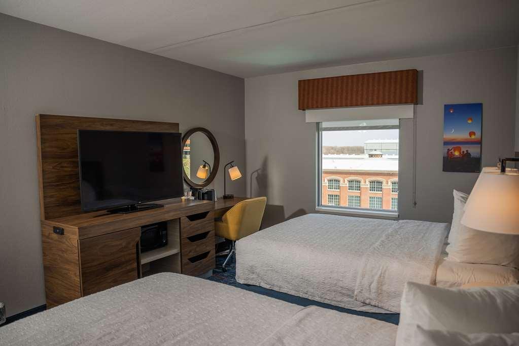 Hampton Inn & Suites Erie Bayfront Δωμάτιο φωτογραφία