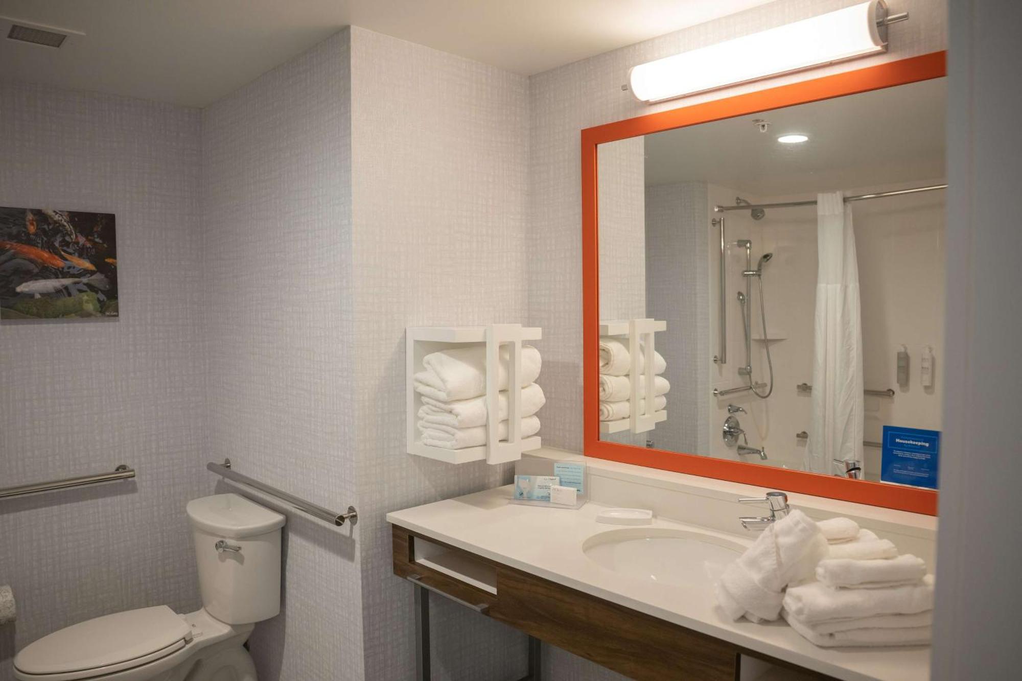 Hampton Inn & Suites Erie Bayfront Εξωτερικό φωτογραφία