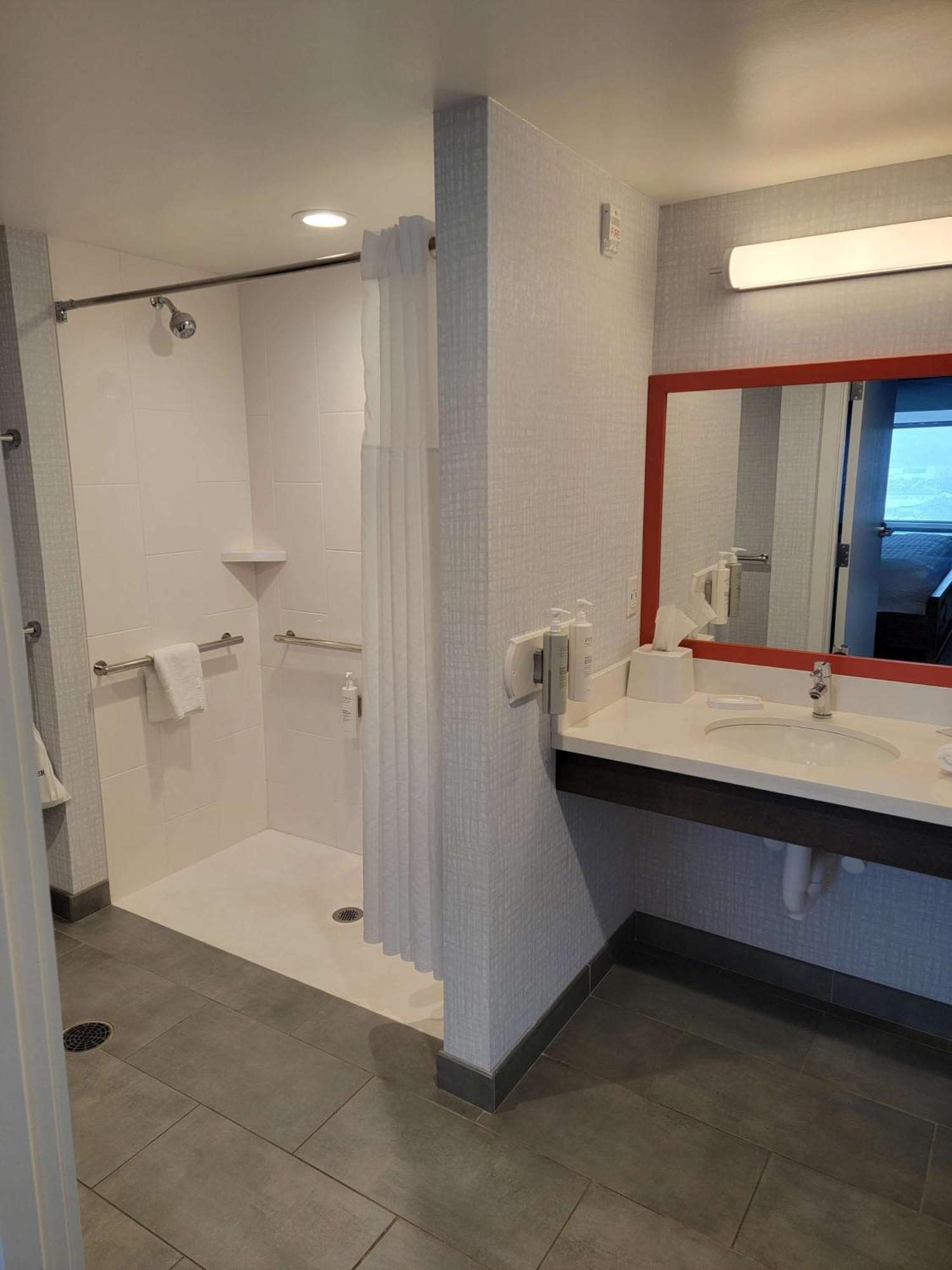 Hampton Inn & Suites Erie Bayfront Εξωτερικό φωτογραφία