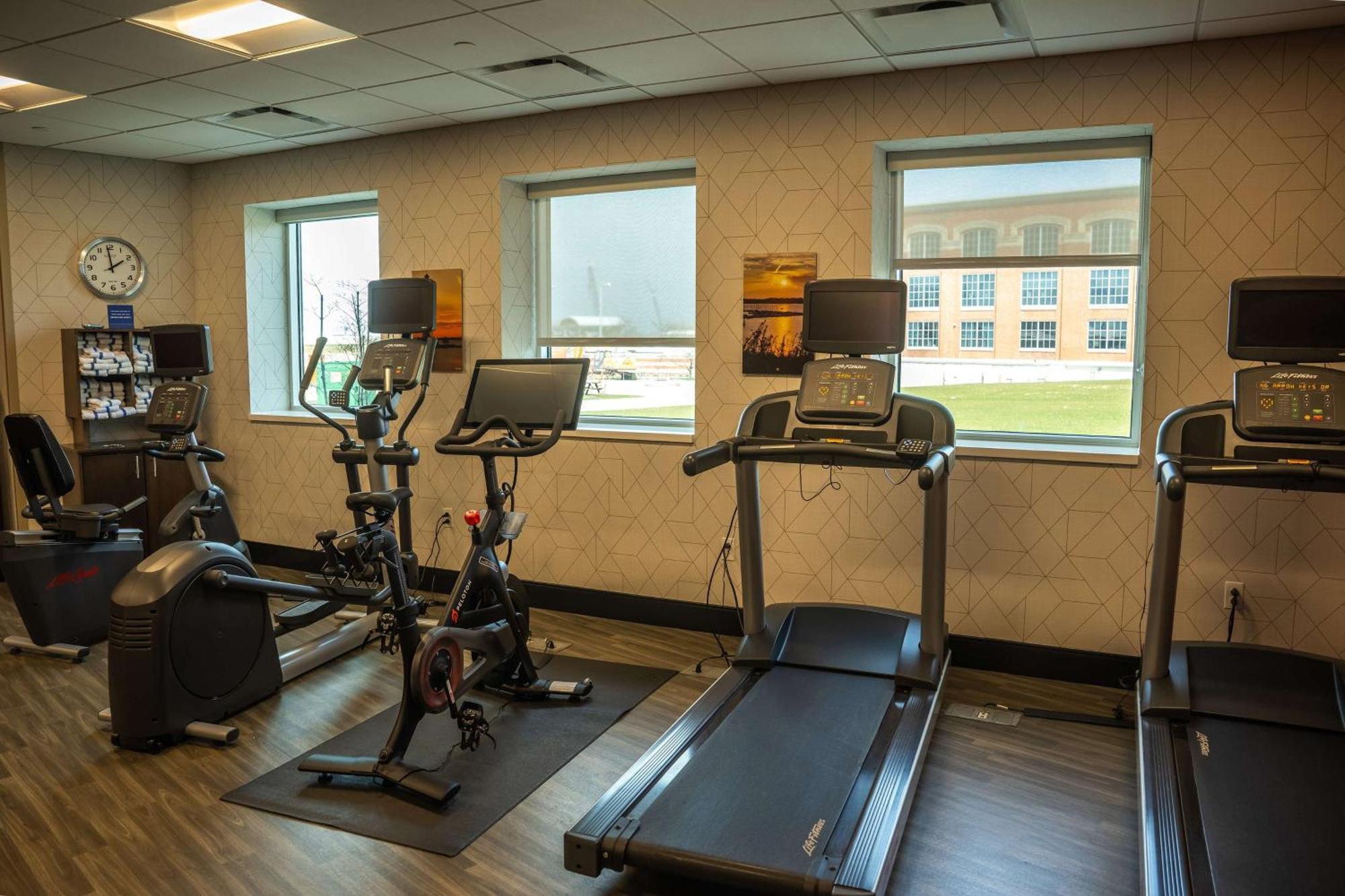 Hampton Inn & Suites Erie Bayfront Εξωτερικό φωτογραφία