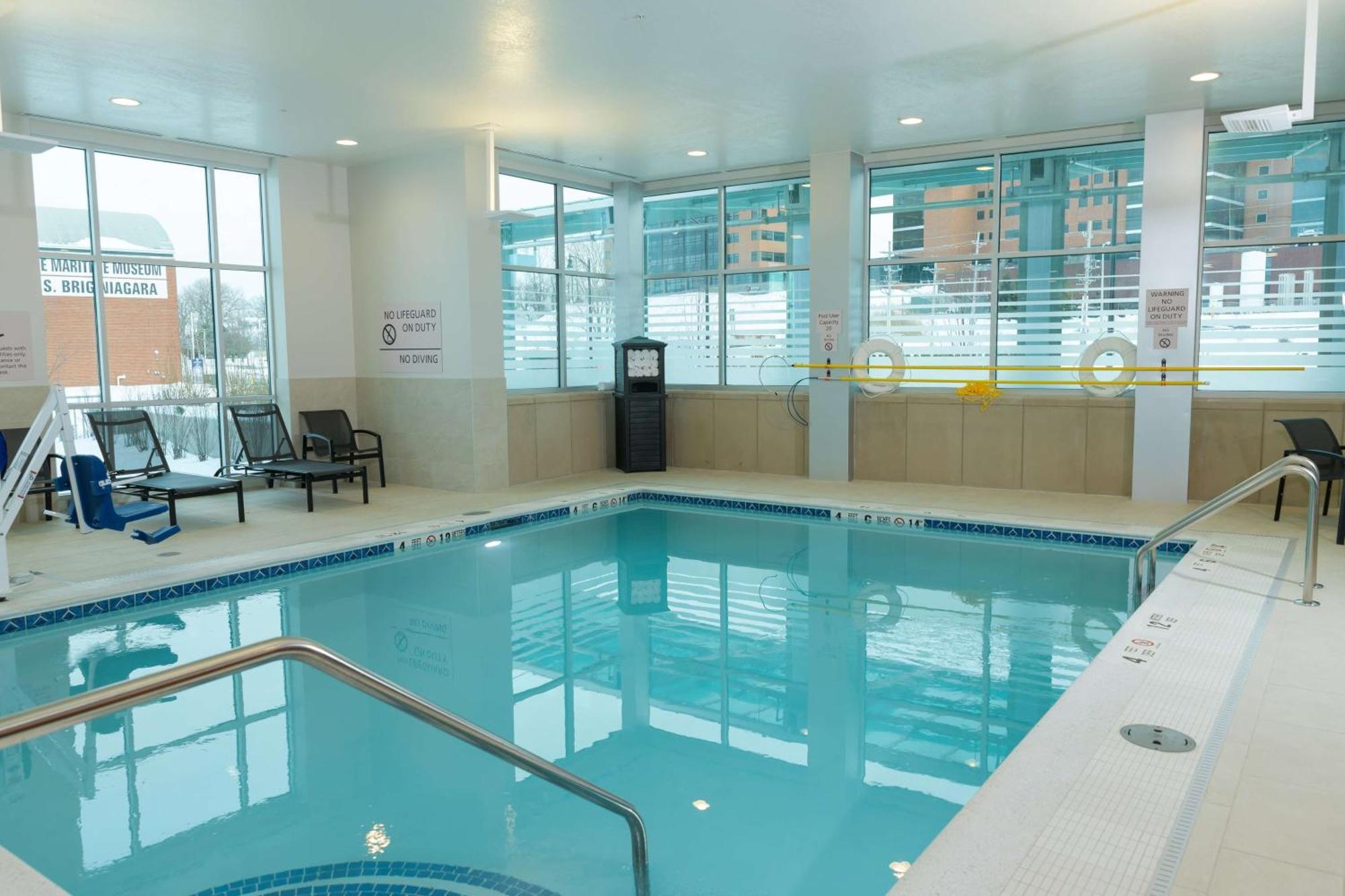 Hampton Inn & Suites Erie Bayfront Εξωτερικό φωτογραφία